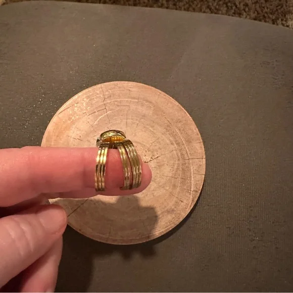 Guess iridescent Purple Crystal Ring size 6 - Picture 5 of 9